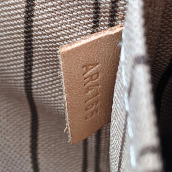 SOLD Louis Vuitton Monogram Pochette Wrist - Picture 9 of 9